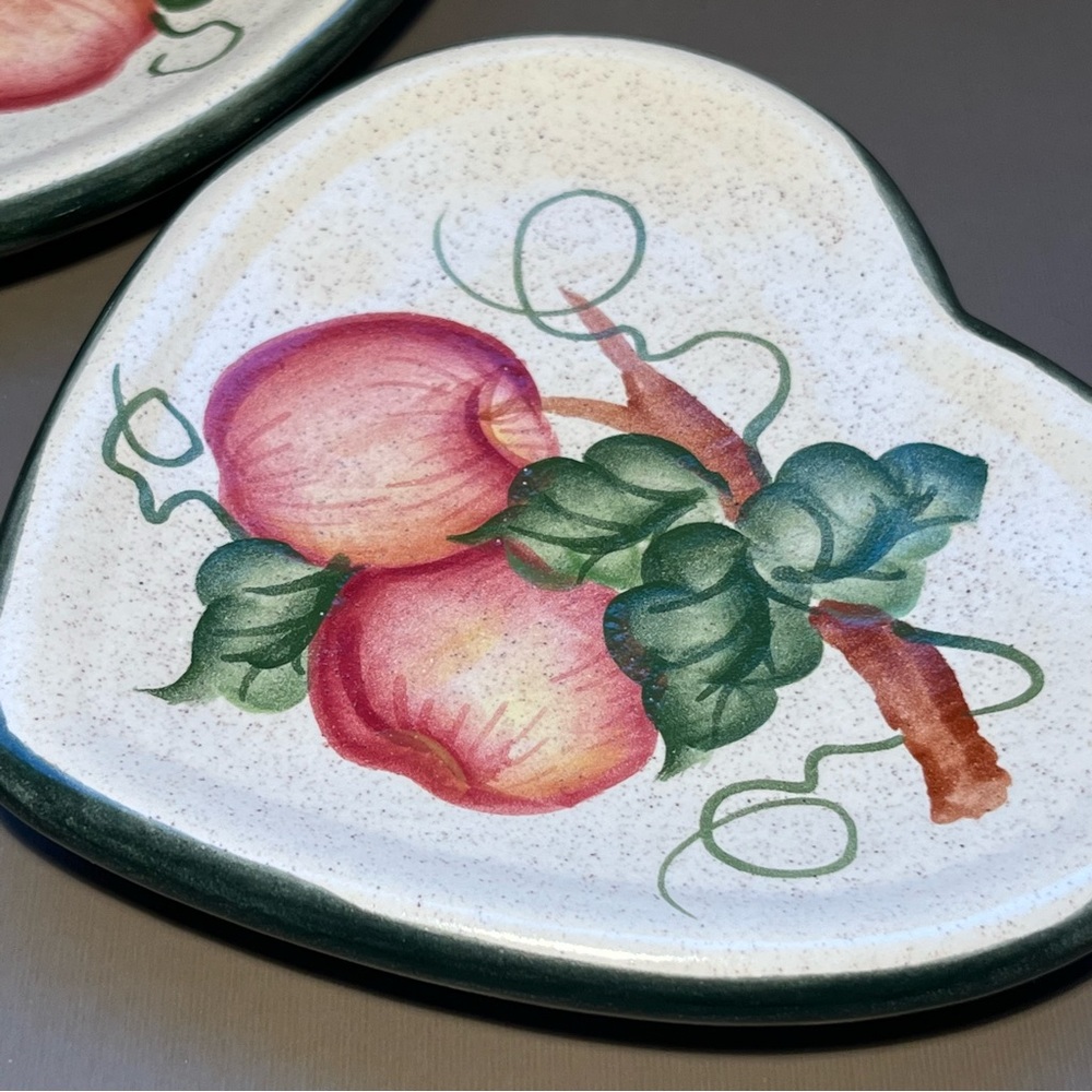 Set of 2 Vintage Handmade Cookie Plates - Picture 2 of 4